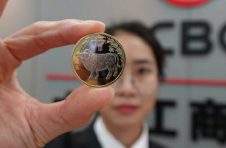 央行发行牛年贺岁币：面额10元，预约兑换数量约1.4亿枚