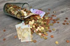 聚焦中国经济形势：稳中向好、长期向好的基本面没有改变
